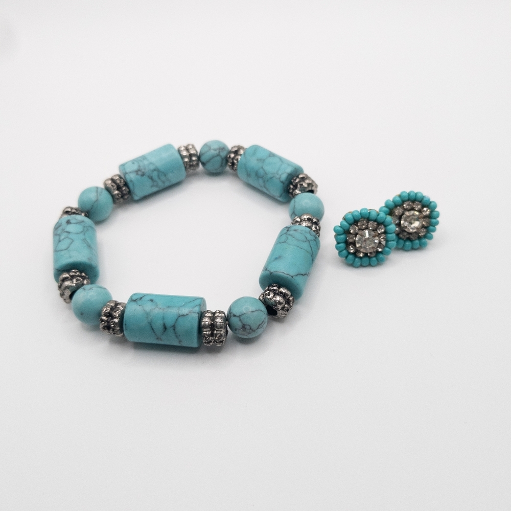 Turquoise Colored Stretch Bracelet And Post Back Earrings